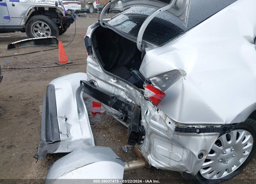 2016 TOYOTA COROLLA LE VIN: 5YFBURHEXGP555572