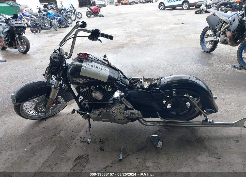 2013 HARLEY-DAVIDSON FLHRC ROAD KING CLASSIC VIN: 1HD1FRM18DB602499