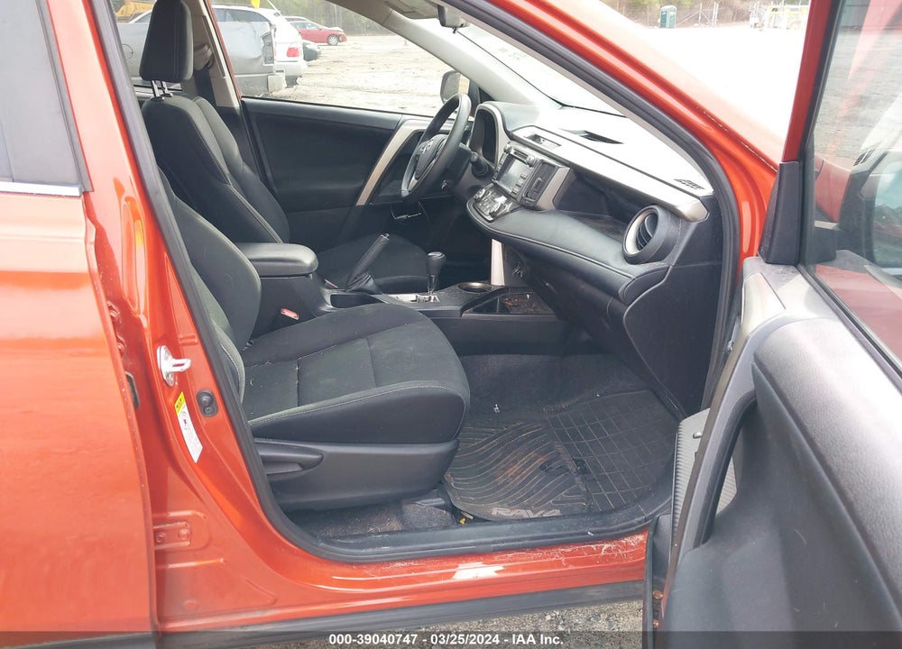 2015 TOYOTA RAV4 XLE VIN: 2T3WFREV3FW227219