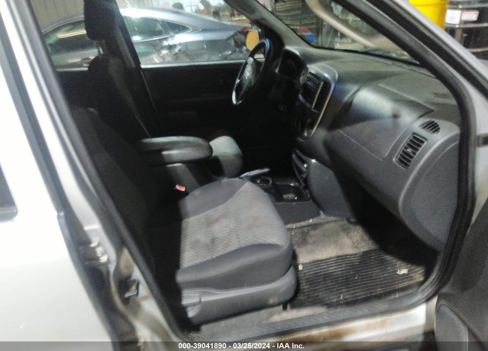 2004 FORD ESCAPE XLT VIN: 1FMYU93194KA25341