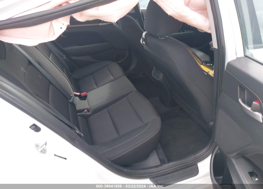 2018 HYUNDAI ELANTRA SEL VIN: 5NPD84LF3JH269065