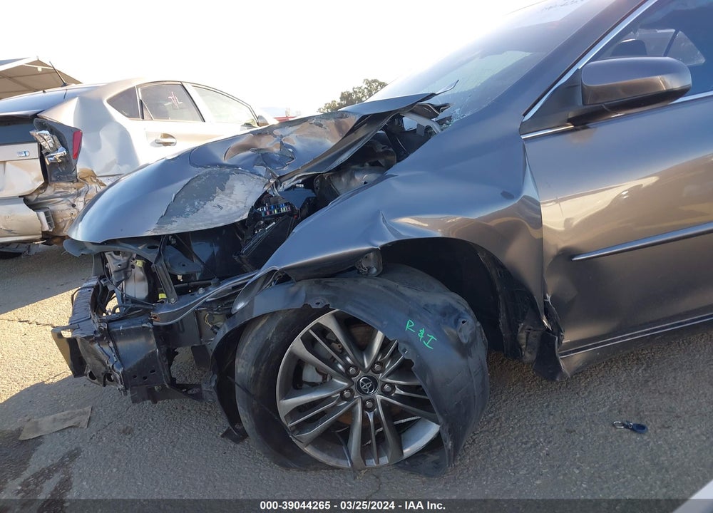 2017 TOYOTA CAMRY SE VIN: 4T1BF1FK5HU750614