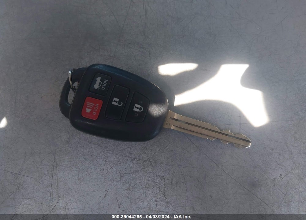 2017 TOYOTA CAMRY SE VIN: 4T1BF1FK5HU750614