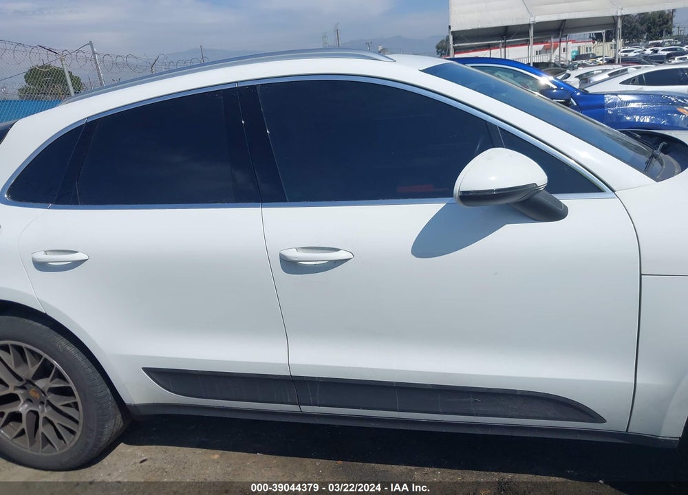 2017 PORSCHE MACAN S VIN: WP1AB2A56HLB10998