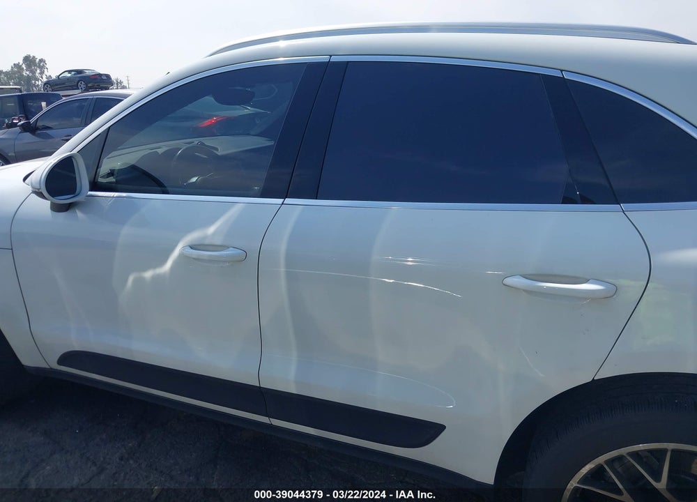 2017 PORSCHE MACAN S VIN: WP1AB2A56HLB10998