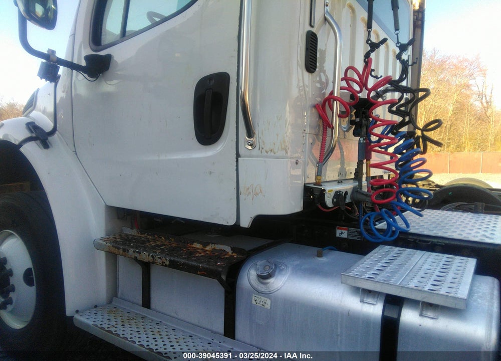 2018 FREIGHTLINER M2 106 VIN: 1FUBCXFE7JHJG9158
