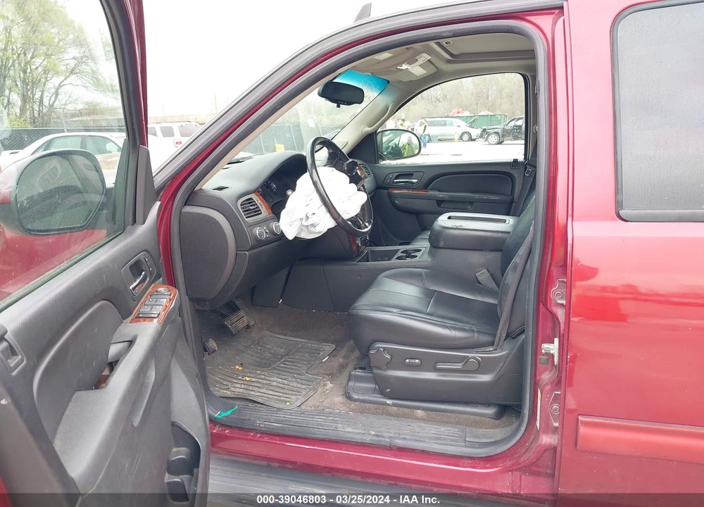 2010 CHEVROLET TAHOE VIN: 1GNUKBE05AR149086