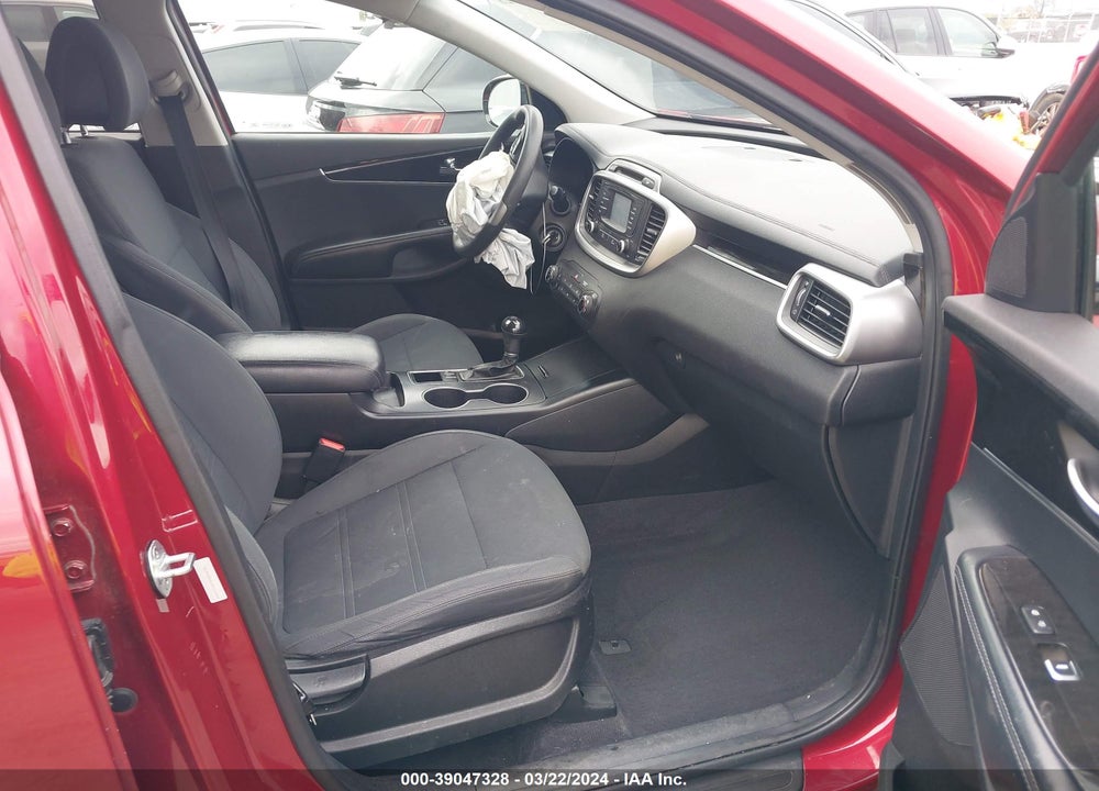 2016 KIA SORENTO 3.3L LX VIN: 5XYPGDA51GG110684