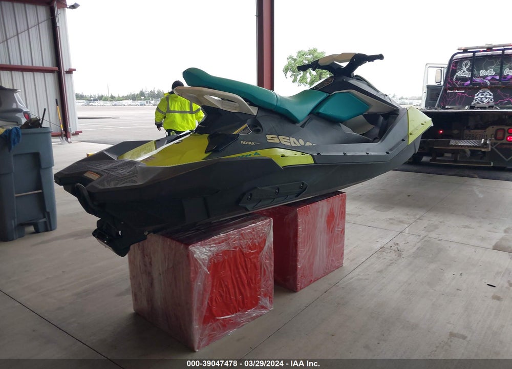 2018 SEADOO SPARK VIN: YDV78814C818