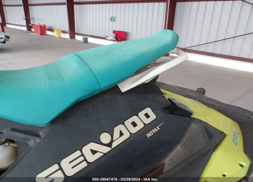 2018 SEADOO SPARK VIN: YDV78814C818