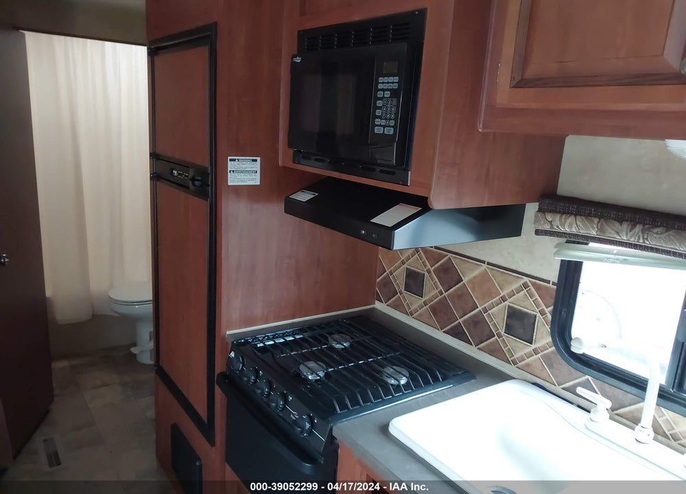 2012 JAYCO JAY FLIGHT VIN: 1UJBJ0BN7C18B0136