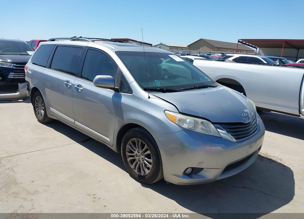 2014 TOYOTA SIENNA XLE V6 8 PASSENGER VIN: 5TDYK3DC8ES412934