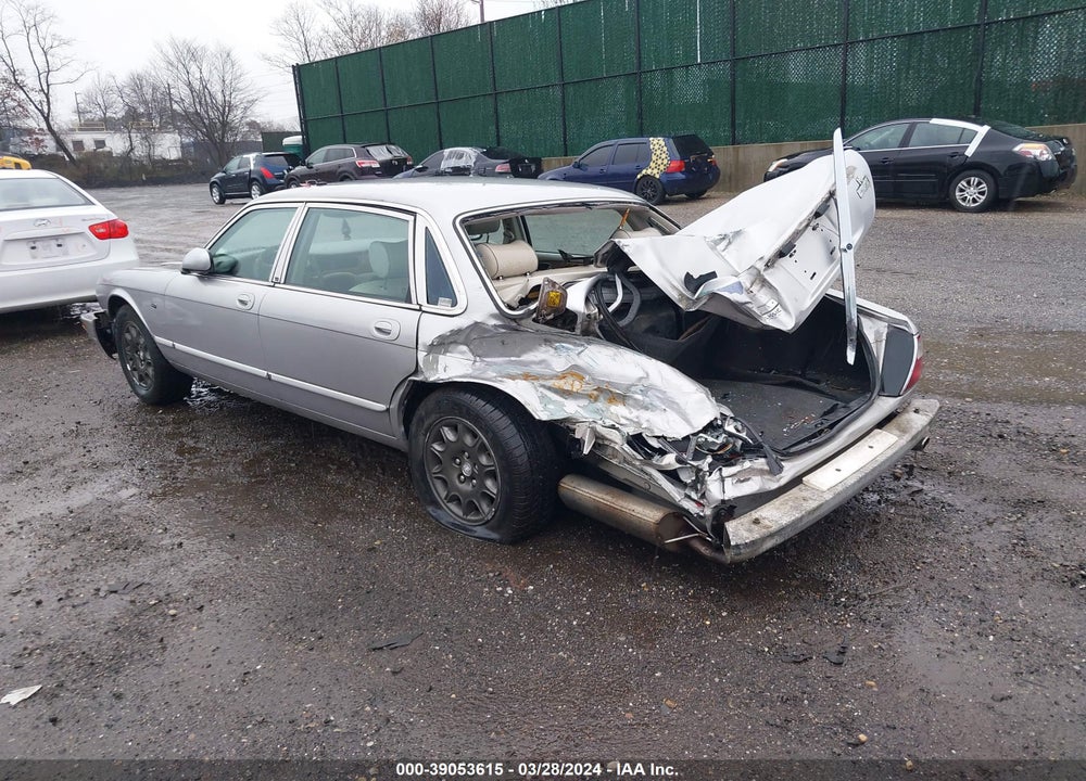 2001 JAGUAR XJ8 L VIN: SAJDA23C41LF32338