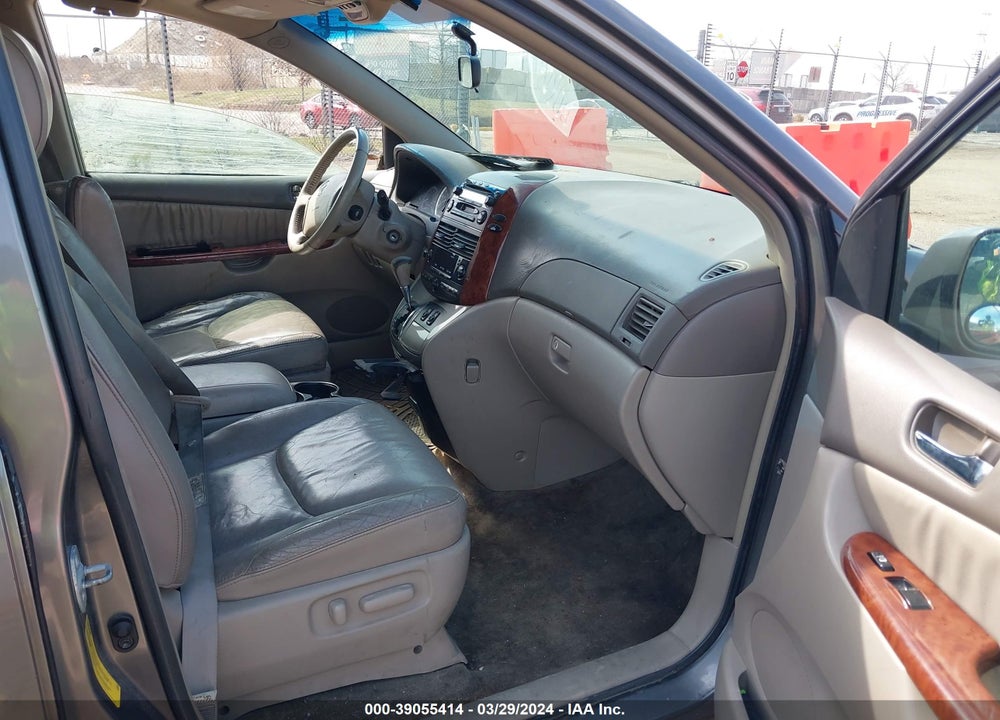 2005 TOYOTA SIENNA VIN: 5TDZA22C95S367152