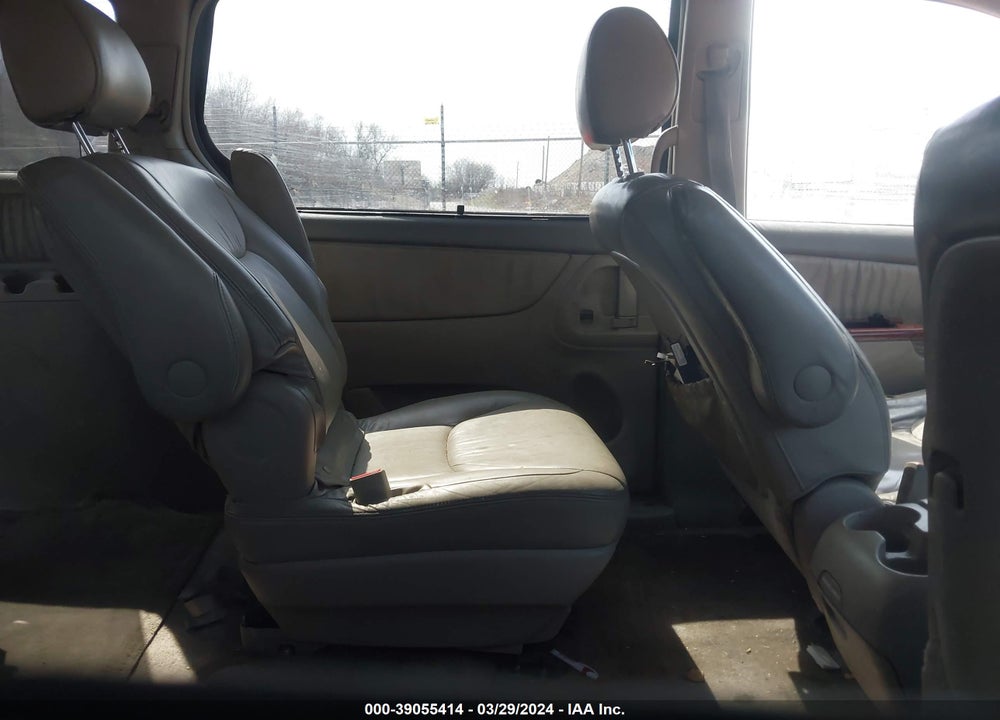 2005 TOYOTA SIENNA VIN: 5TDZA22C95S367152