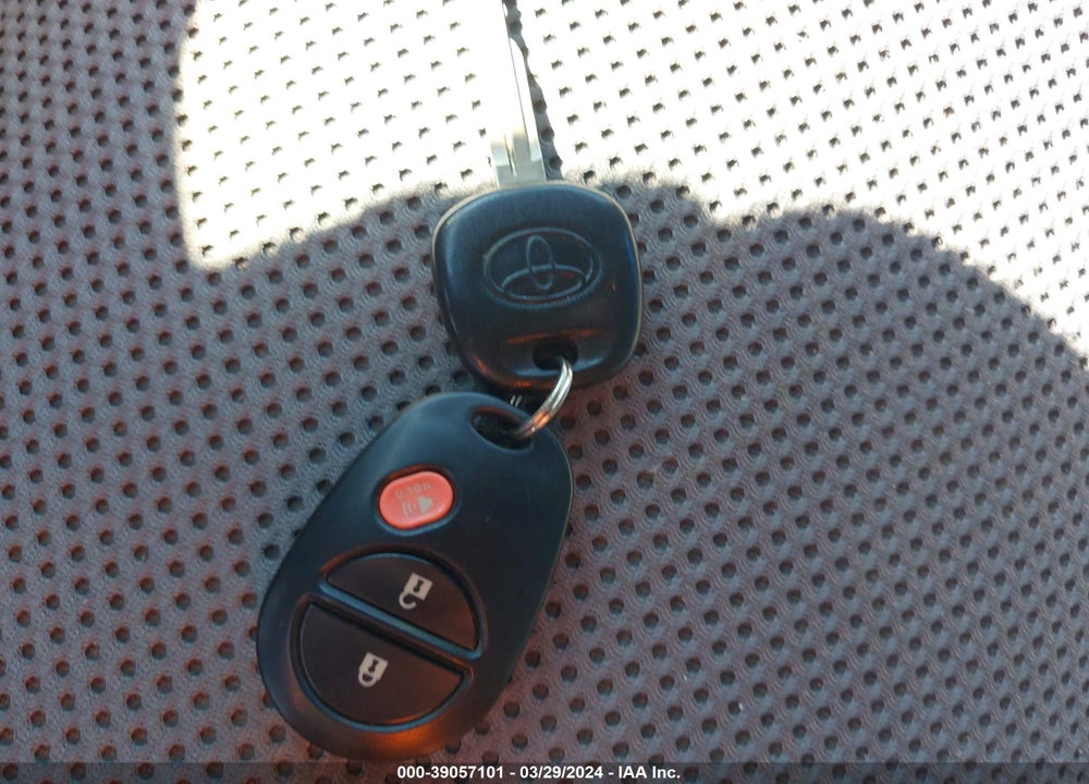 2011 TOYOTA TACOMA BASE V6 VIN: 3TMLU4EN8BM057916