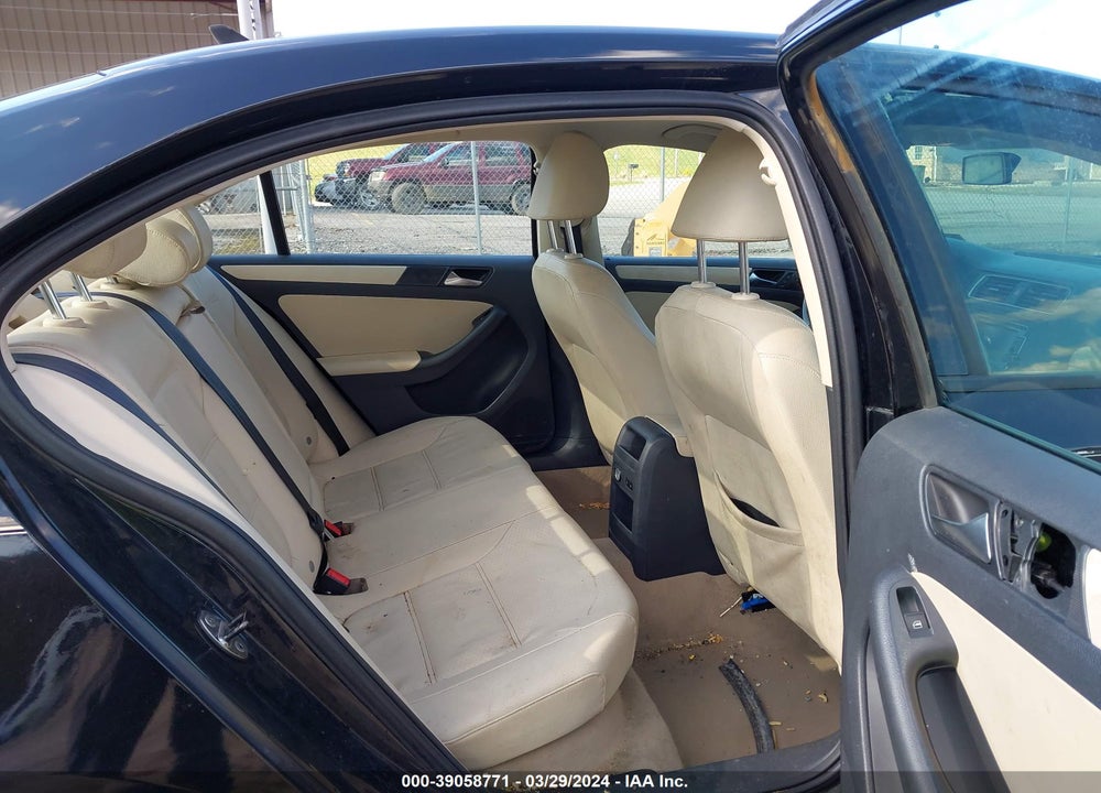 2011 VOLKSWAGEN JETTA 2.5L SE VIN: 3VWDZ7AJ5BM026145
