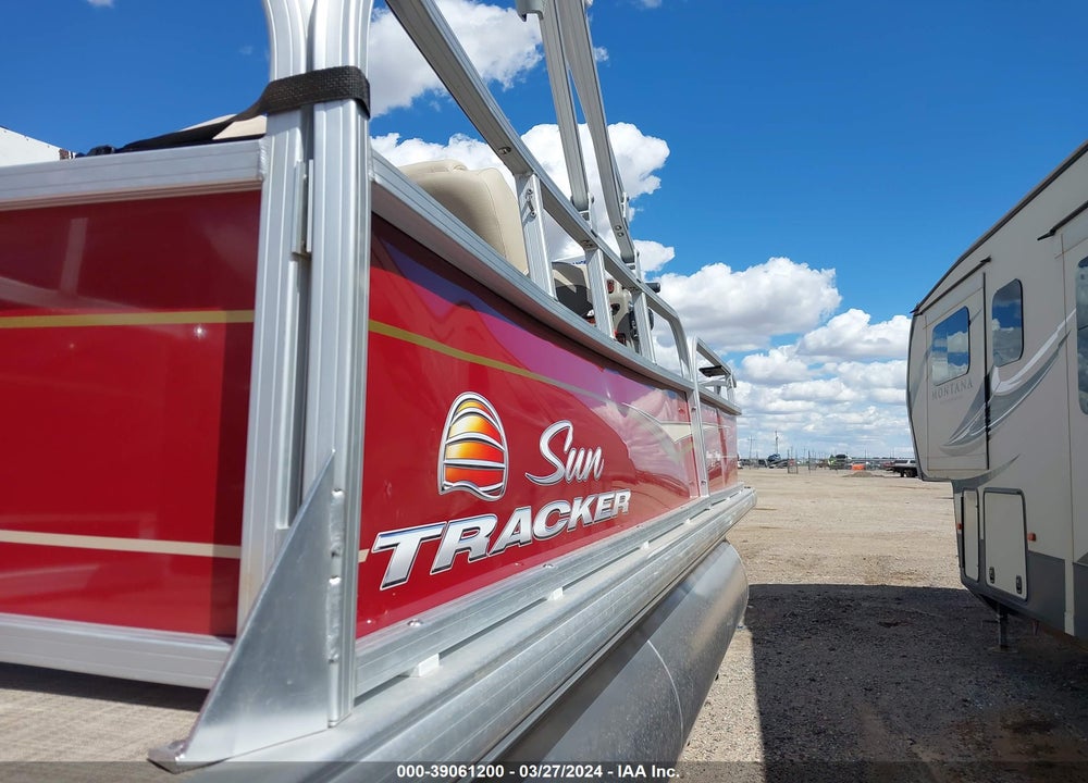 2024 SUNTRACKER PH30 PONTOON BOAT VIN: BUJ20231F324