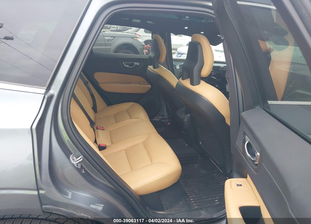 2018 VOLVO XC60 T5 MOMENTUM VIN: YV4102RK6J1080871