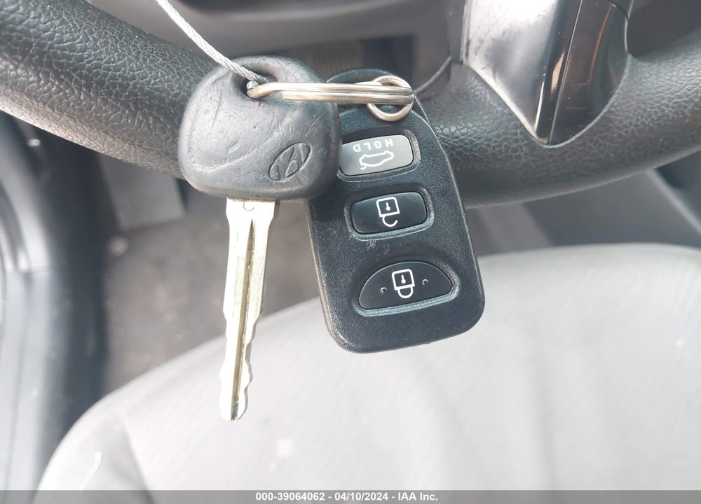 2012 HYUNDAI ELANTRA GLS VIN: 5NPDH4AE4CH090420