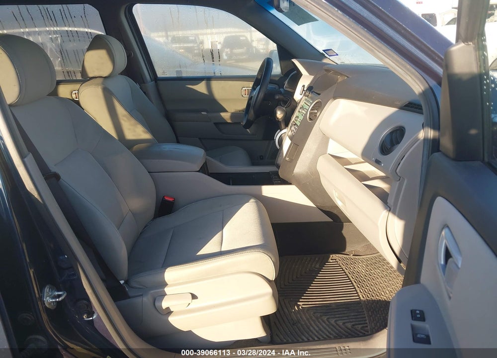 2011 HONDA PILOT LX VIN: 5FNYF4H22BB089184