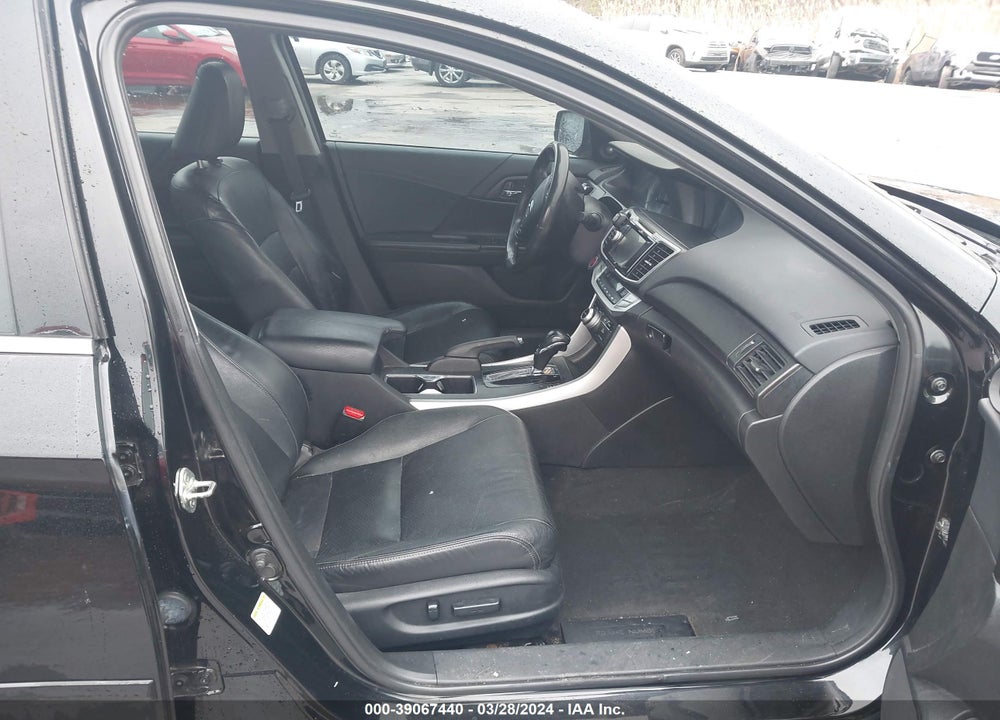 2013 HONDA ACCORD EX-L V-6 VIN: 1HGCR3F88DA018524