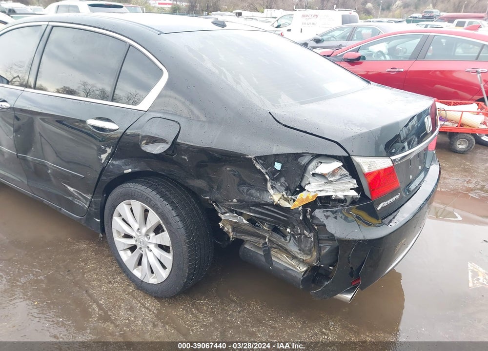 2013 HONDA ACCORD EX-L V-6 VIN: 1HGCR3F88DA018524