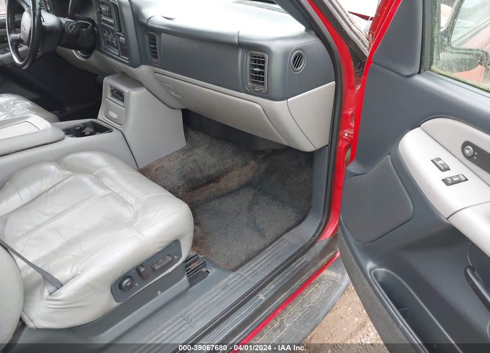 2001 CHEVROLET SUBURBAN 1500 LT VIN: 3GNEC16T31G197142