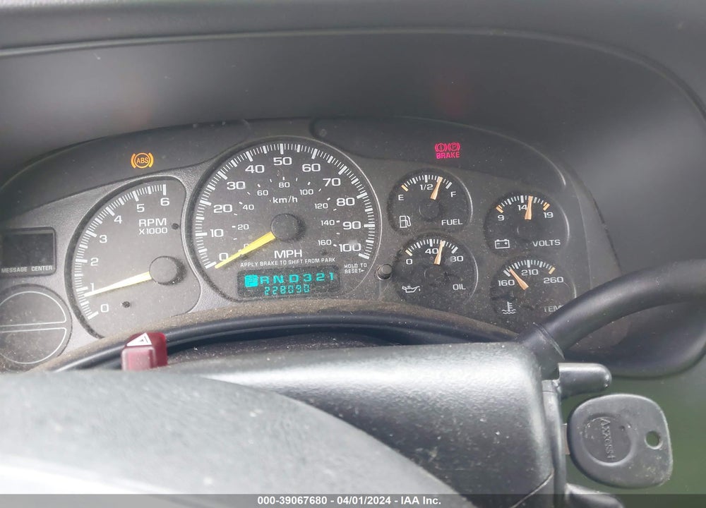 2001 CHEVROLET SUBURBAN 1500 LT VIN: 3GNEC16T31G197142