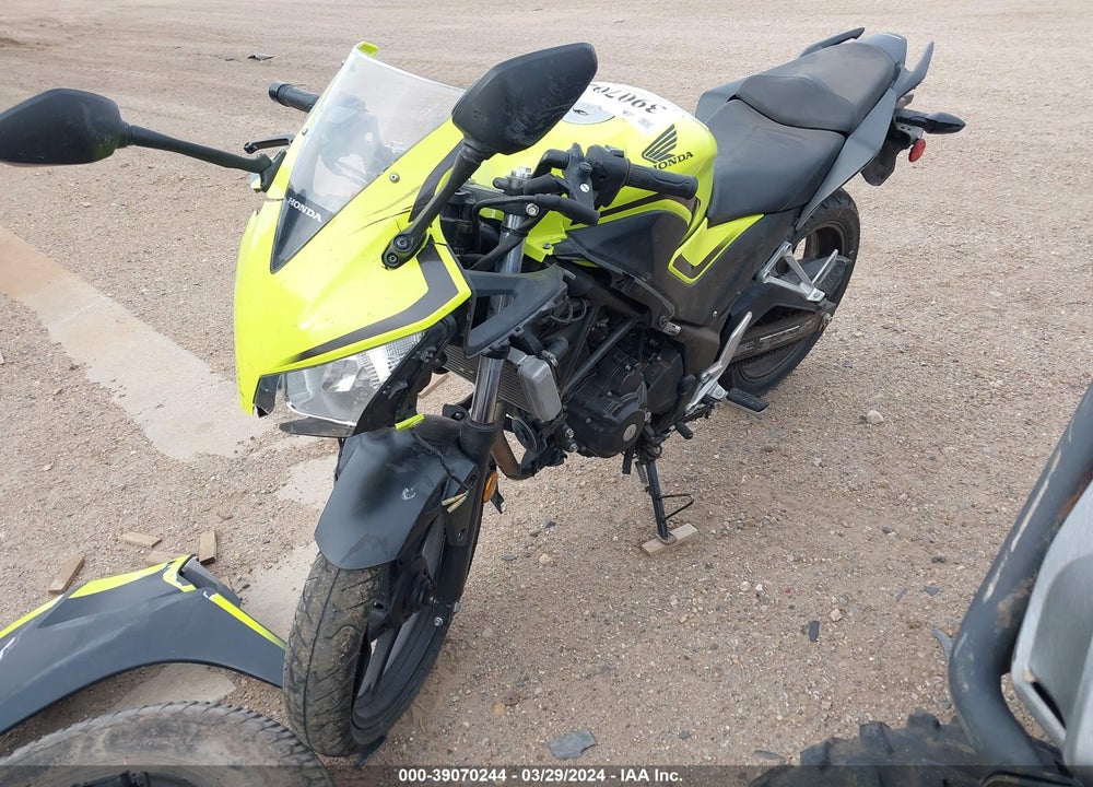 2016 HONDA CBR300 R VIN: MLHNC5117G5200076