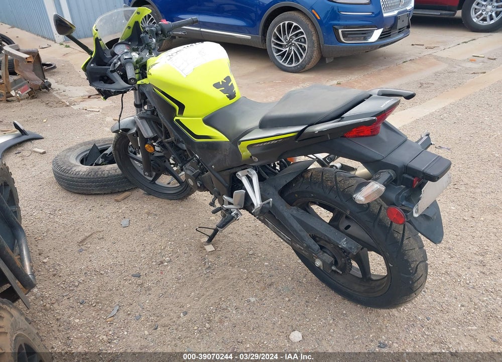 2016 HONDA CBR300 R VIN: MLHNC5117G5200076