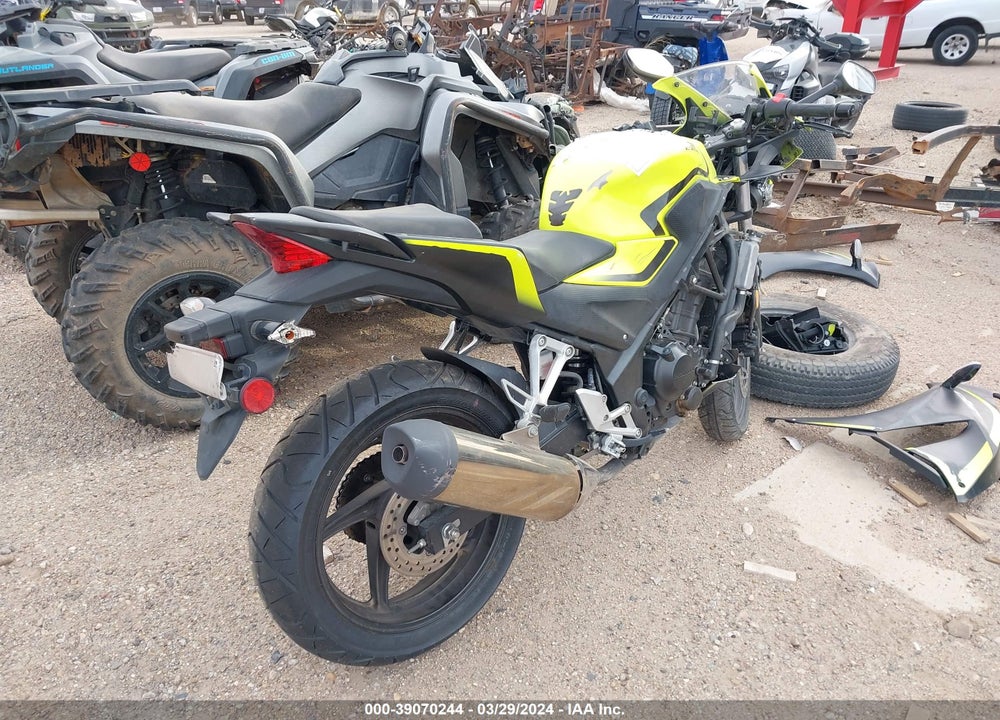 2016 HONDA CBR300 R VIN: MLHNC5117G5200076