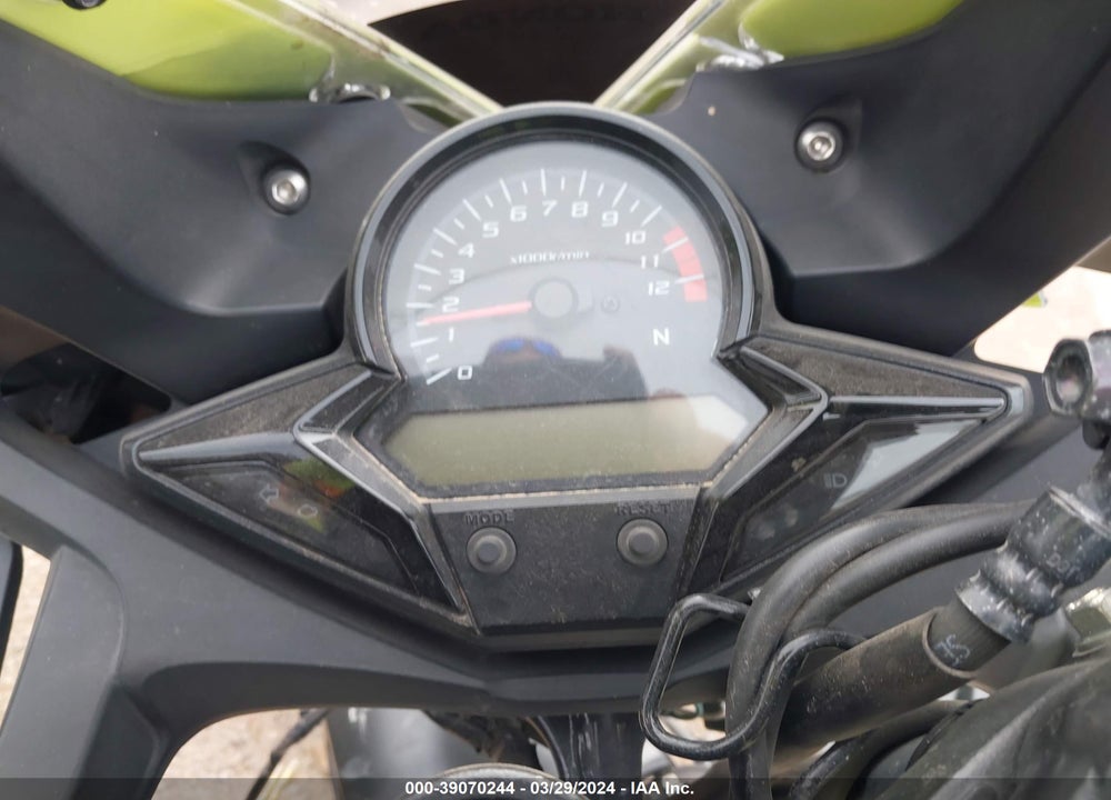 2016 HONDA CBR300 R VIN: MLHNC5117G5200076