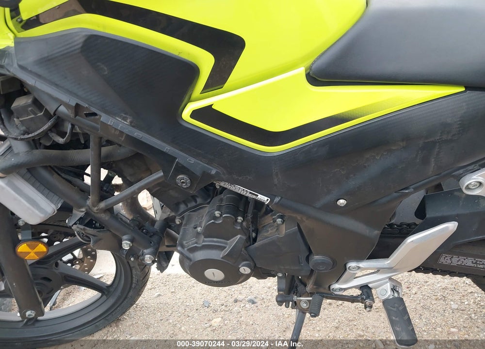 2016 HONDA CBR300 R VIN: MLHNC5117G5200076