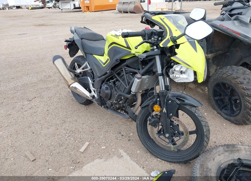 2016 HONDA CBR300 R VIN: MLHNC5117G5200076