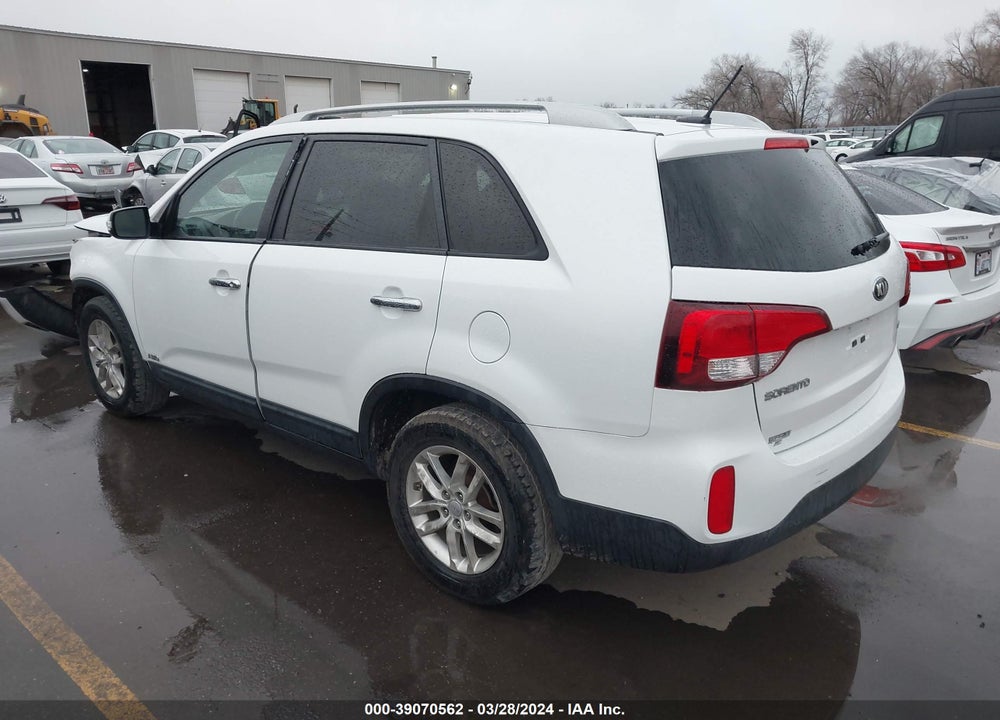 2015 KIA SORENTO LX V6 VIN: 5XYKTDA7XFG579844