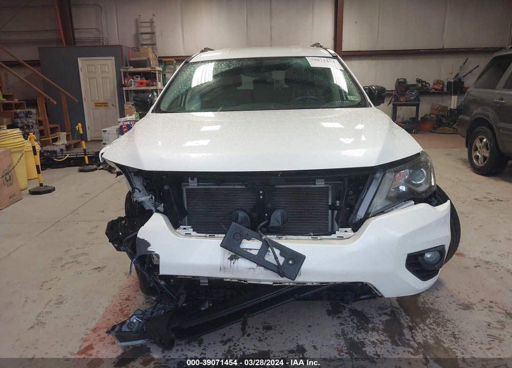 2018 NISSAN PATHFINDER SL VIN: 5N1DR2MN3JC627814
