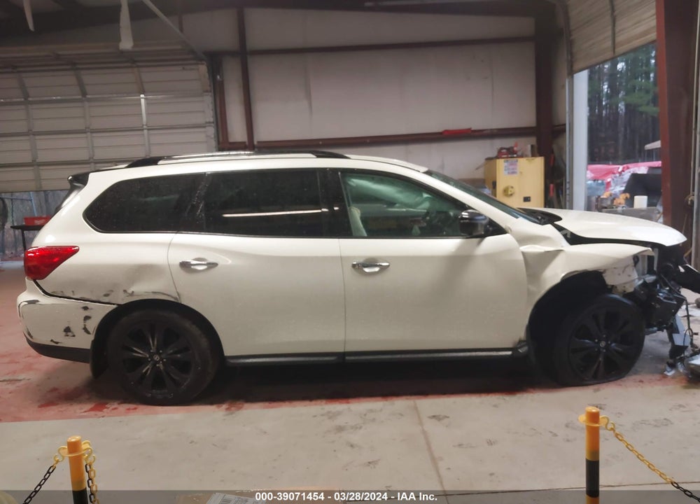 2018 NISSAN PATHFINDER SL VIN: 5N1DR2MN3JC627814