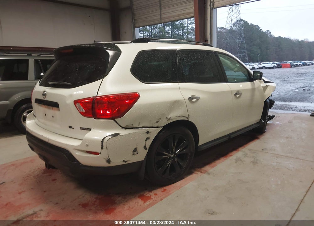 2018 NISSAN PATHFINDER SL VIN: 5N1DR2MN3JC627814