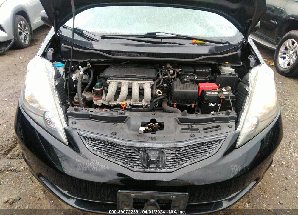 2012 HONDA FIT VIN: JHMGE8H39CS003838