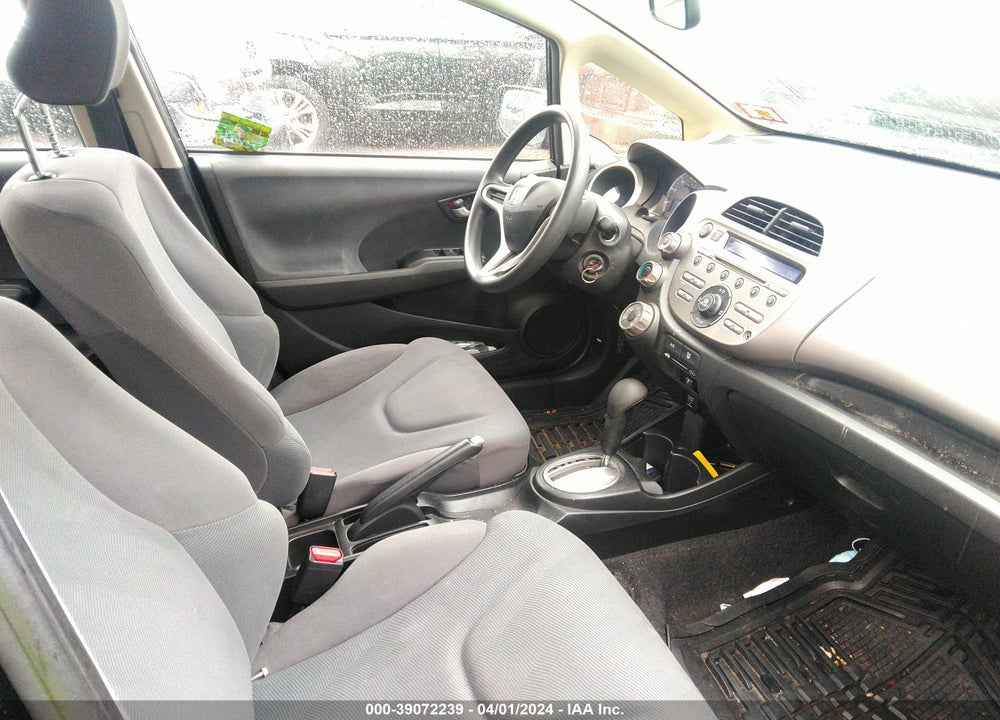 2012 HONDA FIT VIN: JHMGE8H39CS003838