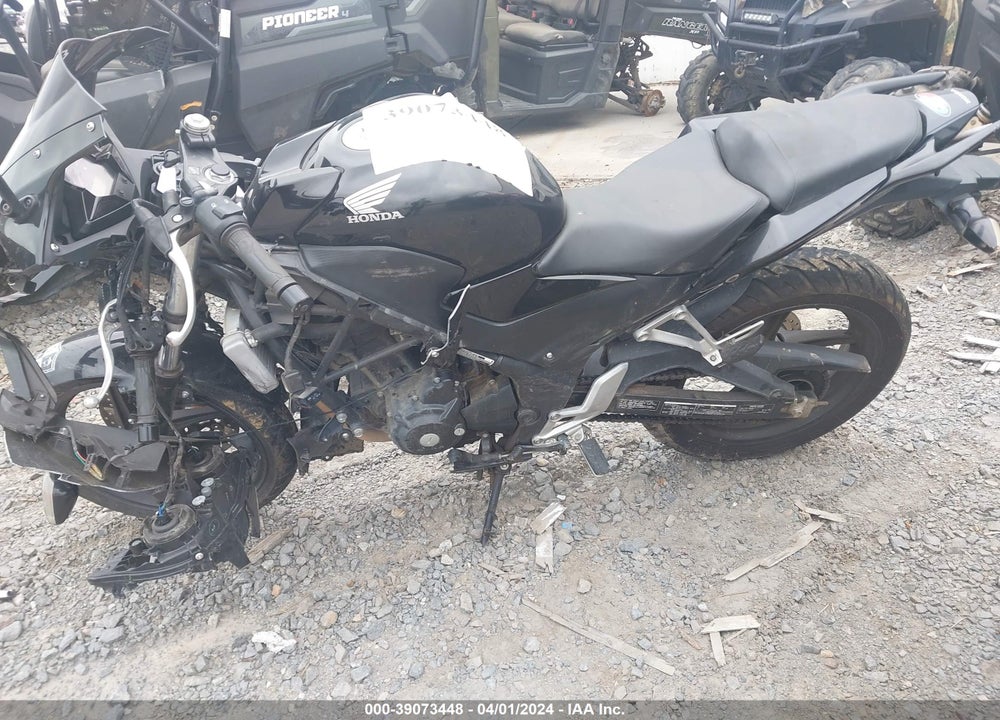 2016 HONDA CBR300 R VIN: MLHNC5103G5200924