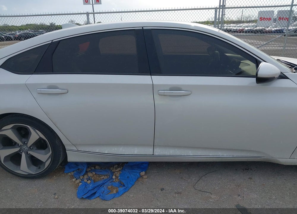 2018 HONDA ACCORD TOURING VIN: 1HGCV1F94JA163371