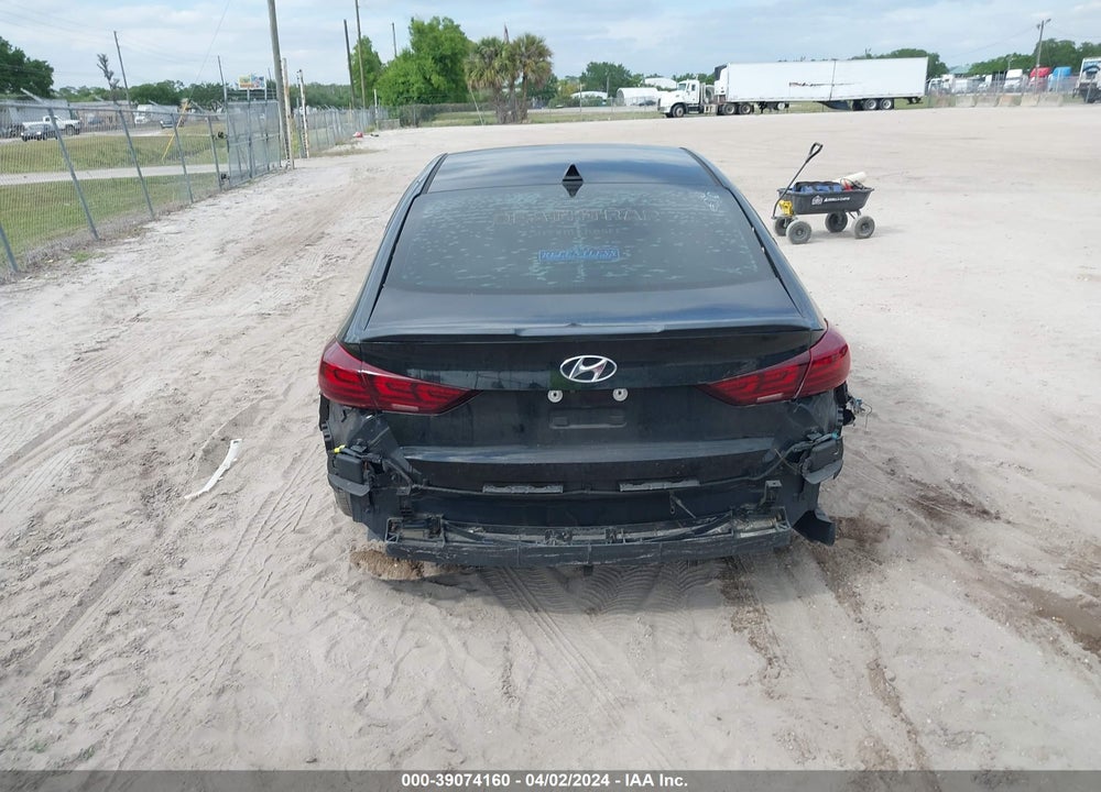 2018 HYUNDAI ELANTRA SEL VIN: 5NPD84LF1JH235884