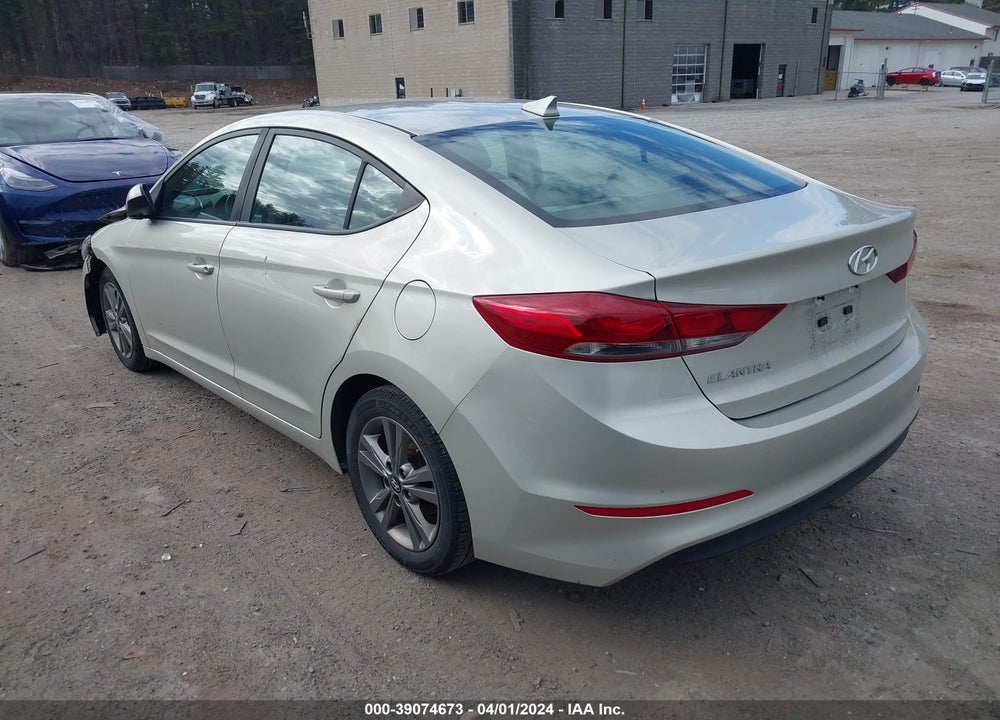 2018 HYUNDAI ELANTRA SEL VIN: 5NPD84LF2JH240141