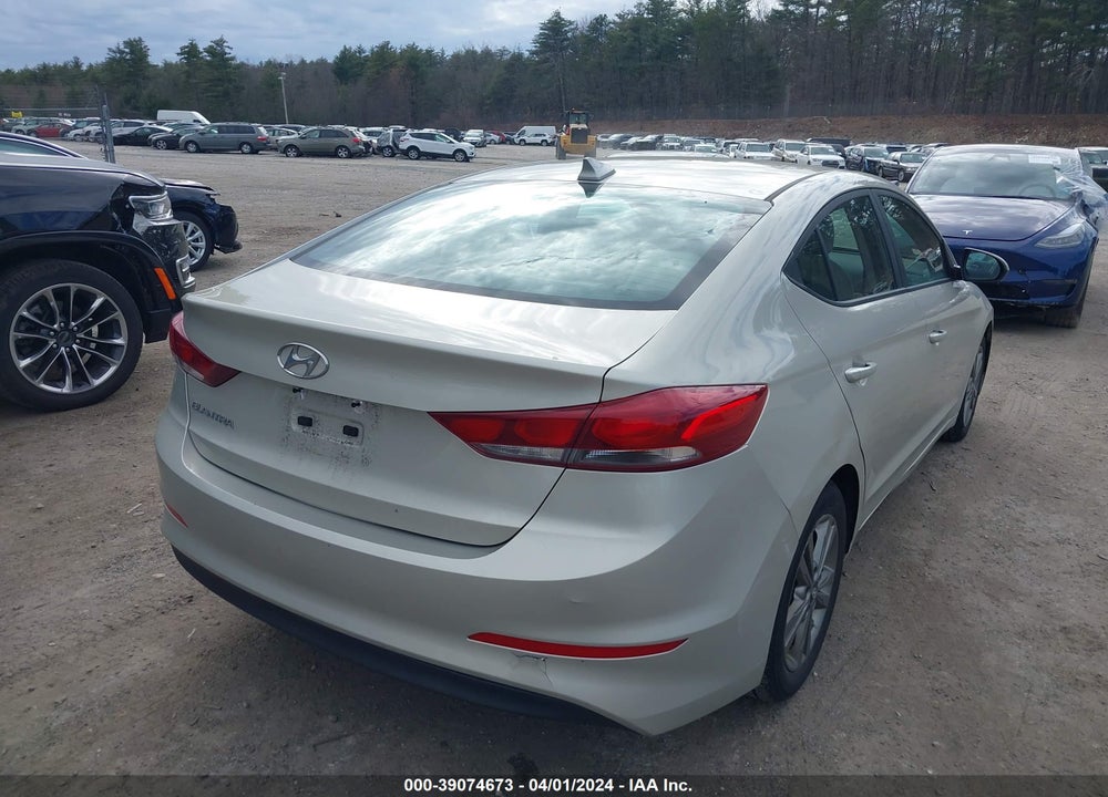 2018 HYUNDAI ELANTRA SEL VIN: 5NPD84LF2JH240141