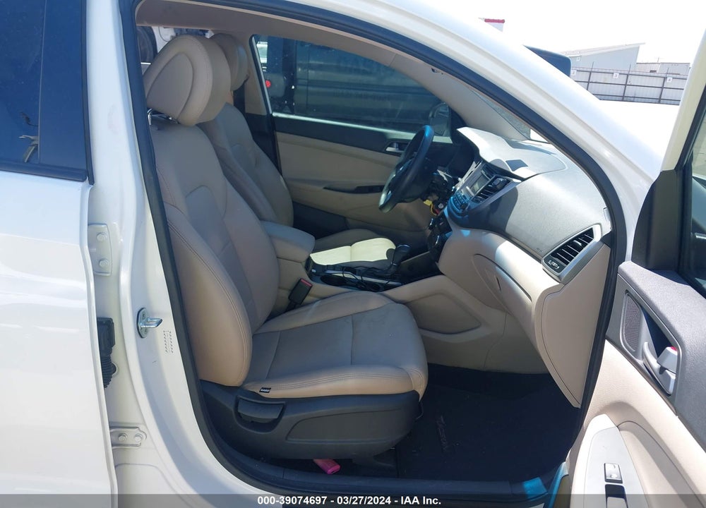 2016 HYUNDAI TUCSON SE VIN: KM8J33A45GU041253