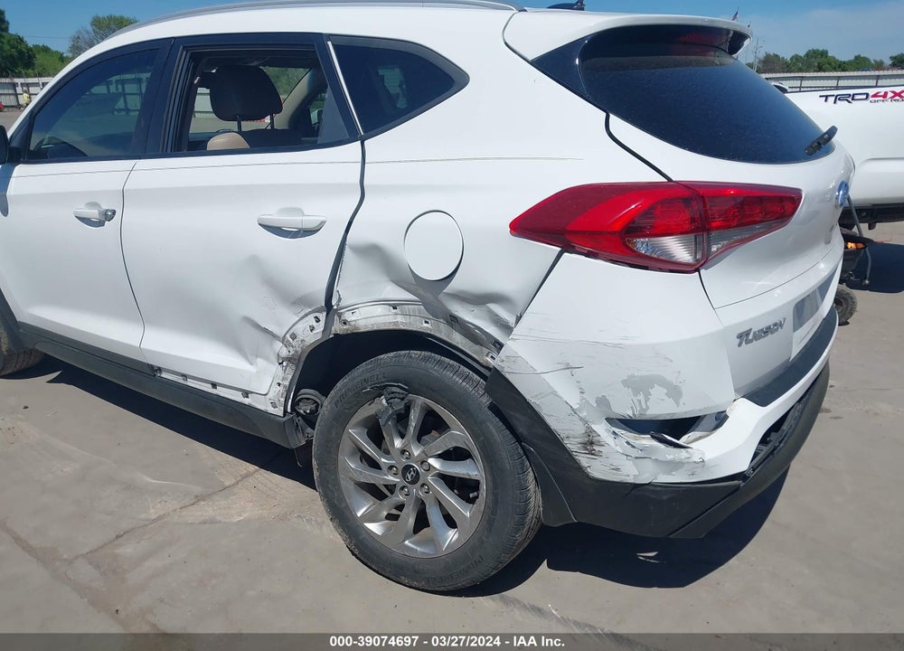 2016 HYUNDAI TUCSON SE VIN: KM8J33A45GU041253