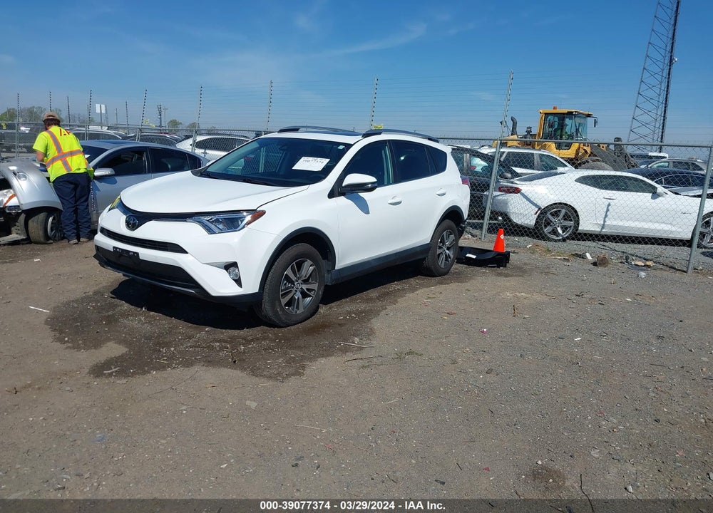 2018 TOYOTA RAV4 XLE VIN: 2T3RFREV6JW703954