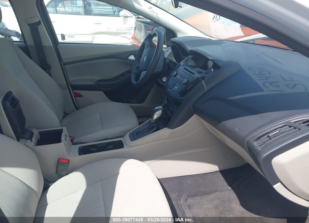 2015 FORD FOCUS SE VIN: 1FADP3K25FL252451